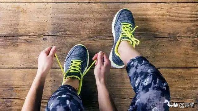 如何挑选女士运动跑鞋,怎么在网上挑选一双跑鞋