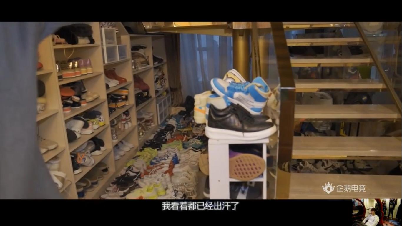 “帝师秦奋”上热搜，看到秦奋的鞋库后帝师激动到流汗