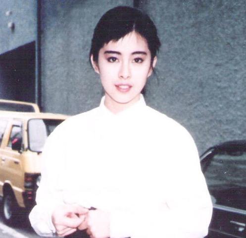 王祖贤现在靠什么生活,不工作不上班哪来的钱