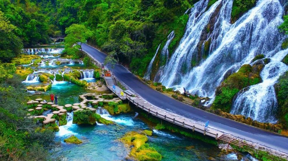 瀑布大小七孔西江千户苗寨,千户苗寨和小七孔和黄果树瀑布