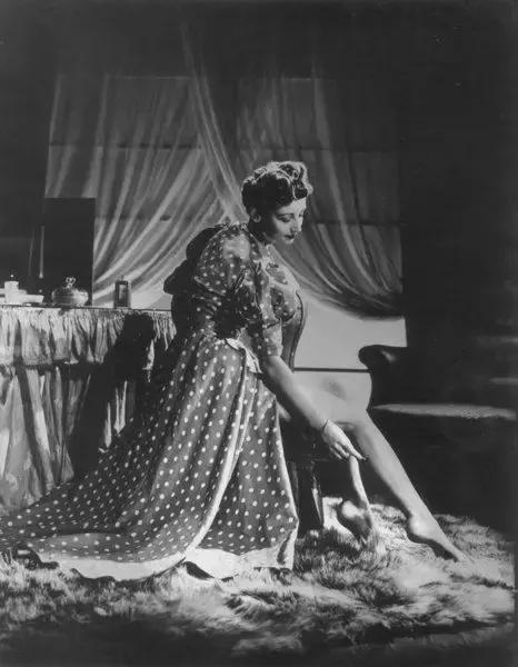 女人爱穿丝袜是什么心理,女人爱穿袜子的好处