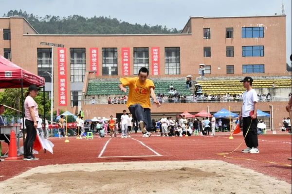 运动会圆满结束运动不止步,运动会闭幕但人生不落幕