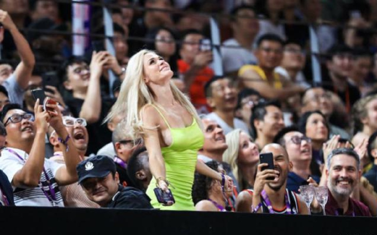 巴西最顶级桑巴舞女郎,巴西女球迷跳桑巴舞