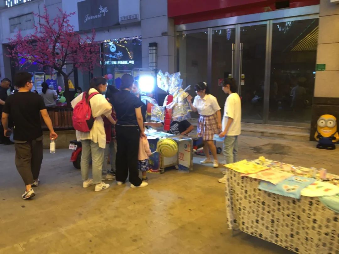 图说地摊经济人生百态,丰县地摊费