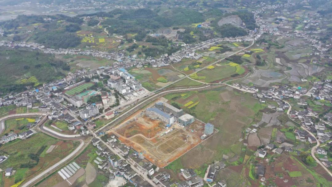 教学楼占地面积6000平方米,20000平方米学校