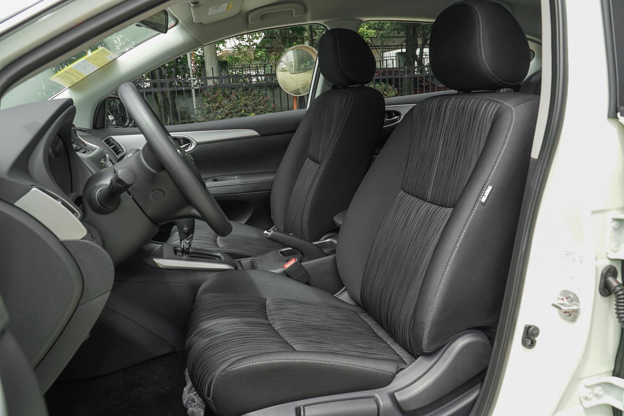 日产轩逸2018款1.6经典舒适版白色,试驾日产轩逸2015款自动cvt怎么样