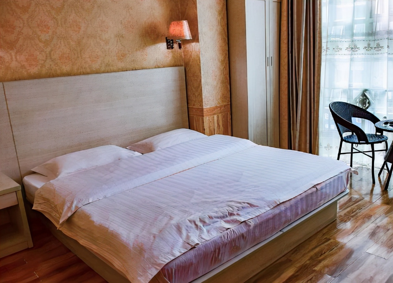 家用双人床是1.5还是1.8,双人床建议买1米8和2米哪个好