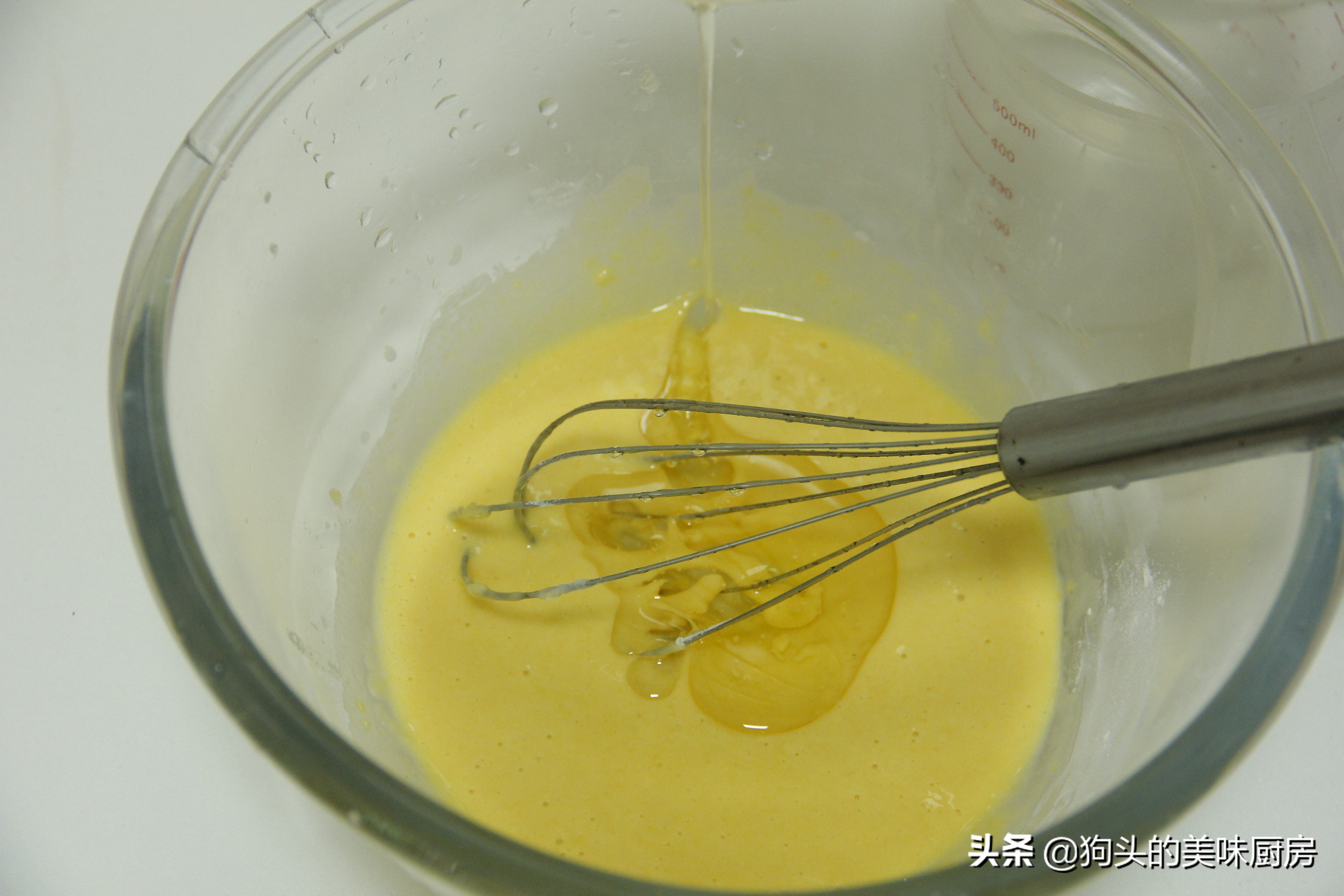 戚风蛋糕并不难，只要掌握这3点，不凹陷不缩腰，不再被“气疯”