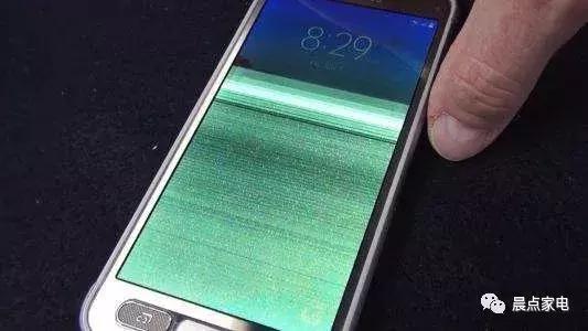 手机掉到水里最有效的方法,手机进水快速急救办法看这里