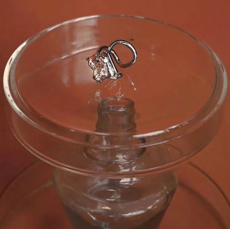 比起Ambush处了什么“对象”,我更关心这些小众配饰何时上新!