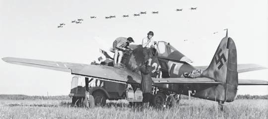 战场冤家，木制的拉-5战斗机和金属制的Fw190战斗机全方位对比