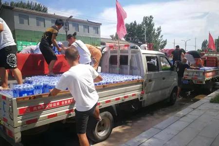风雨同担抗汛情爱心捐赠暖人心