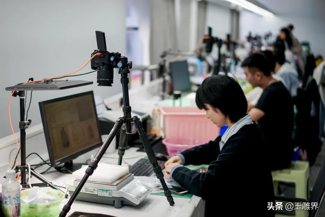 “保真卫士”护航珠宝直播专业质检助力瑞丽珠宝产业发展