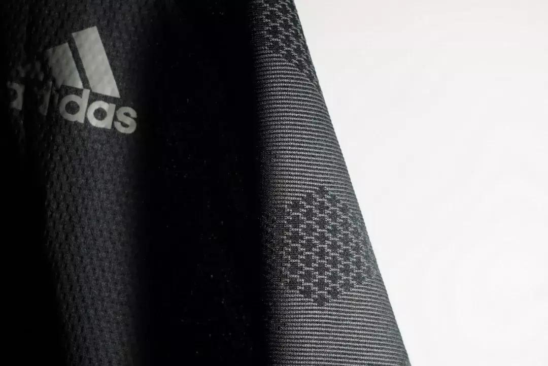 王的新衣,阿迪达斯官网羽毛球速干衣