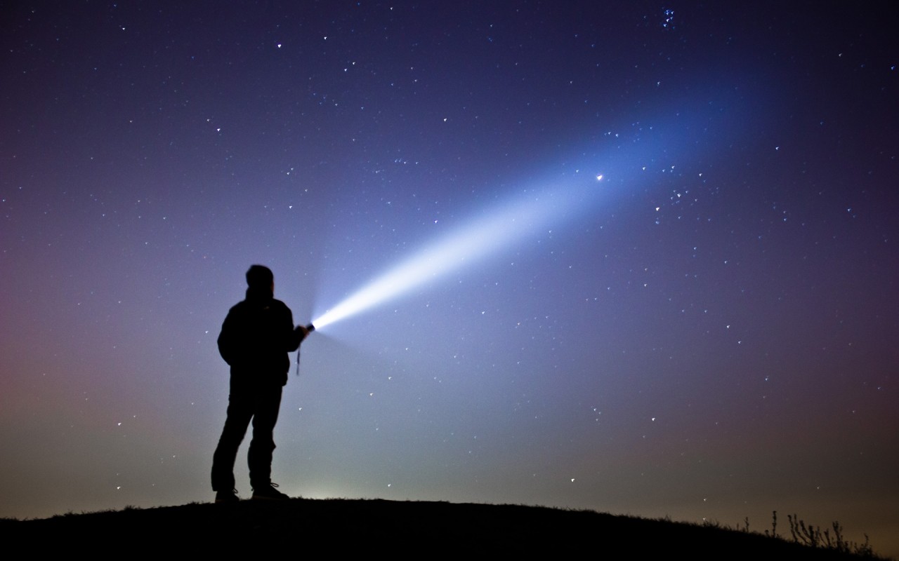 关掉手电光线如何传播,打开手电筒再关闭光线会消失吗