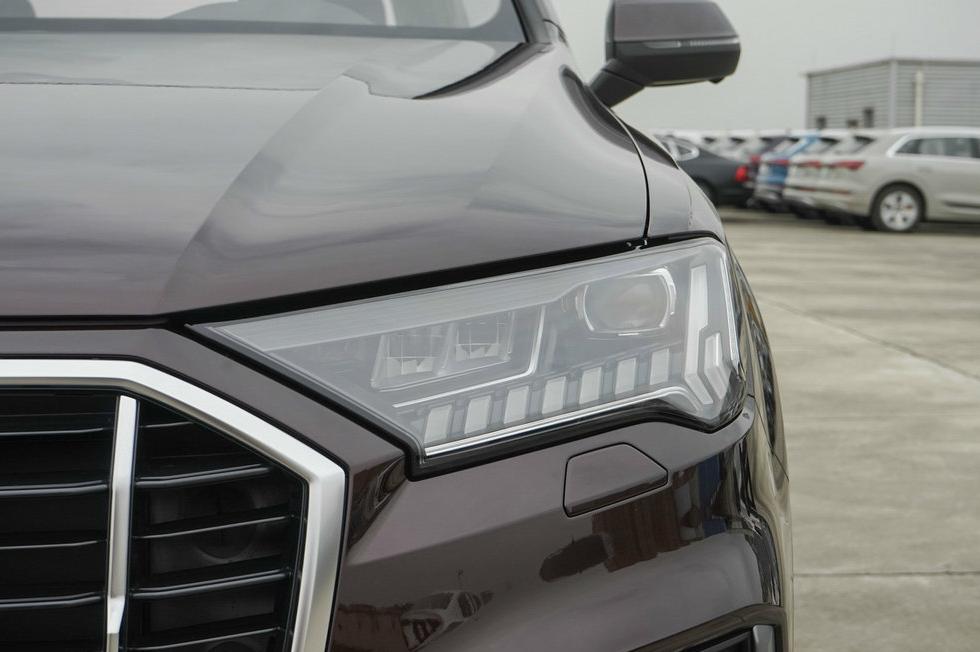 奥迪q7三联屏,奥迪q7中控改三联屏