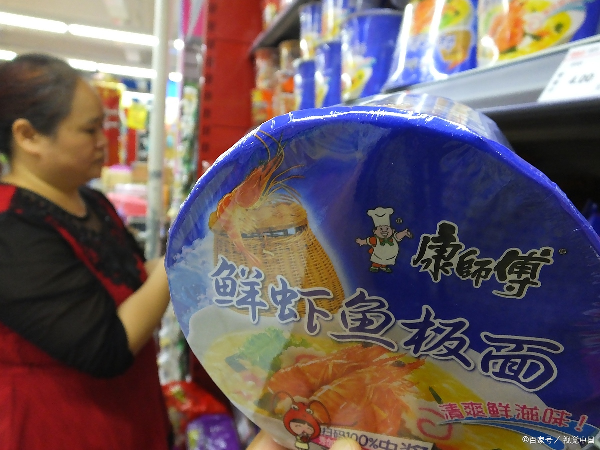 回家发现超市买到过期食品,元宵节去超市卖东西