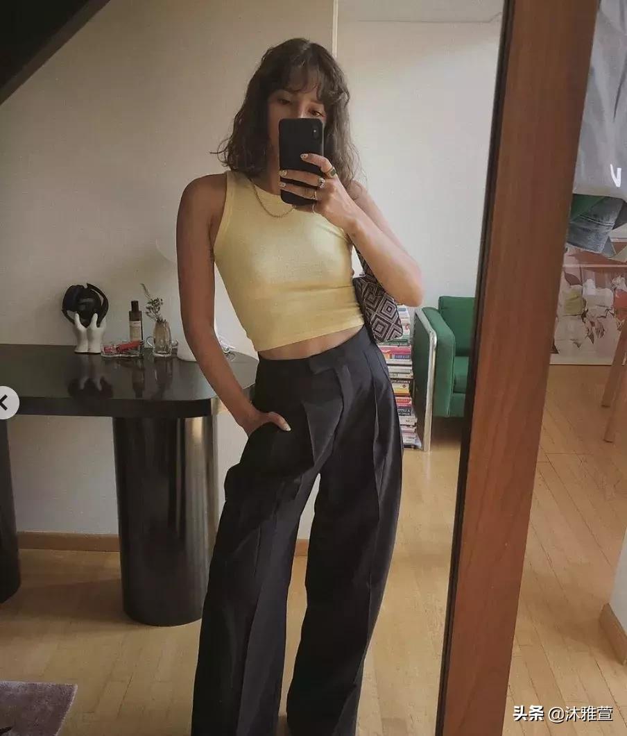 显瘦吊带直筒裤,你穿露肩吊带的样子