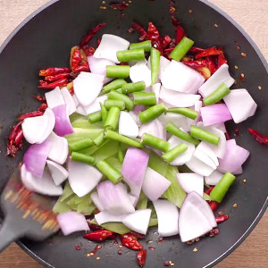 在家怎么做干锅虾好吃视频,怎么做虾干锅好吃又简单