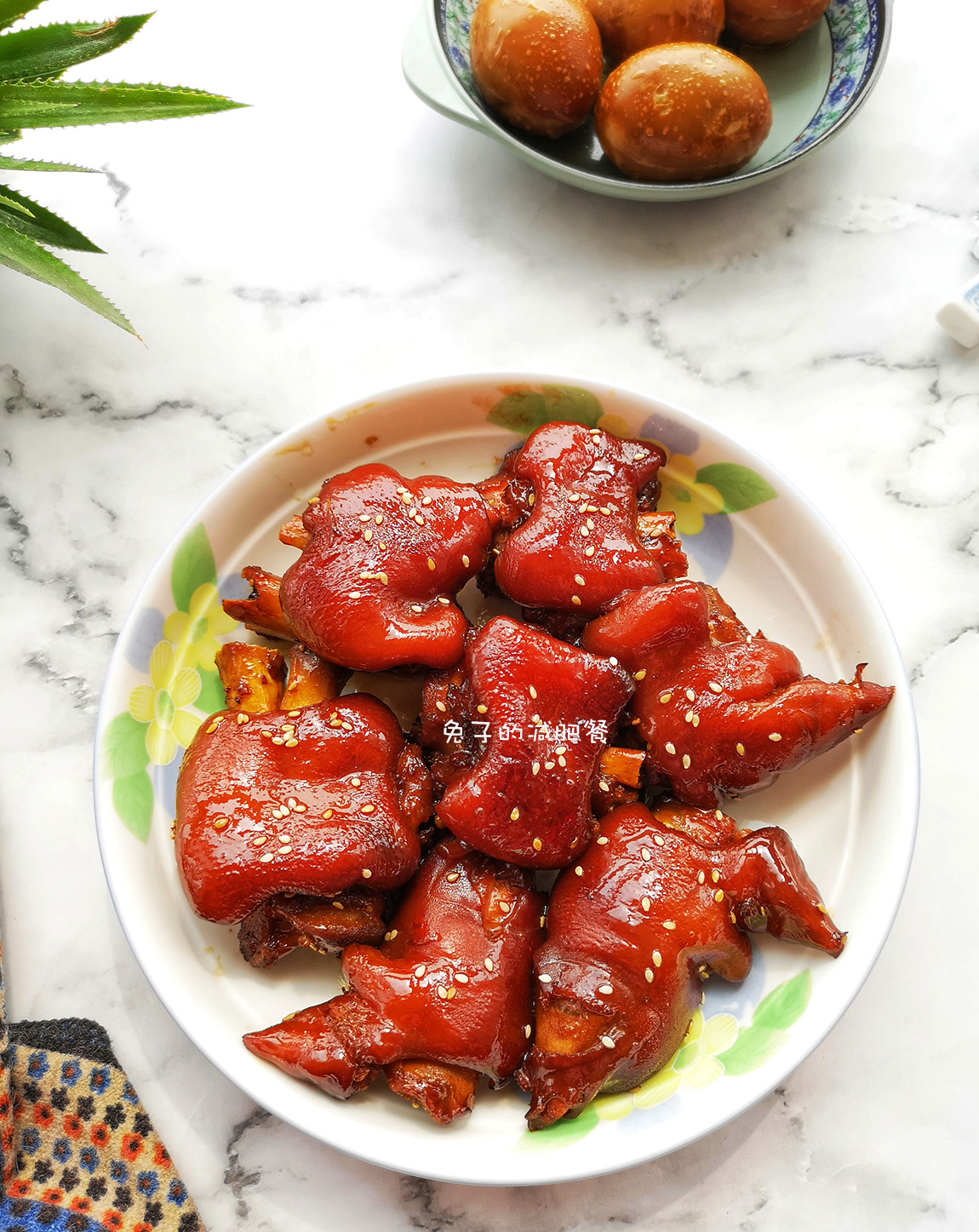 炖肘子和猪蹄软烂脱骨需要多久,如何在家制作软烂脱骨的猪蹄