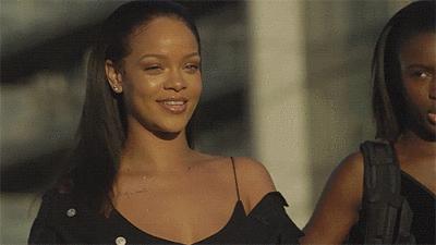 蕾哈娜靠唱歌一年能挣多少钱,山东天后蕾哈娜走马现场版