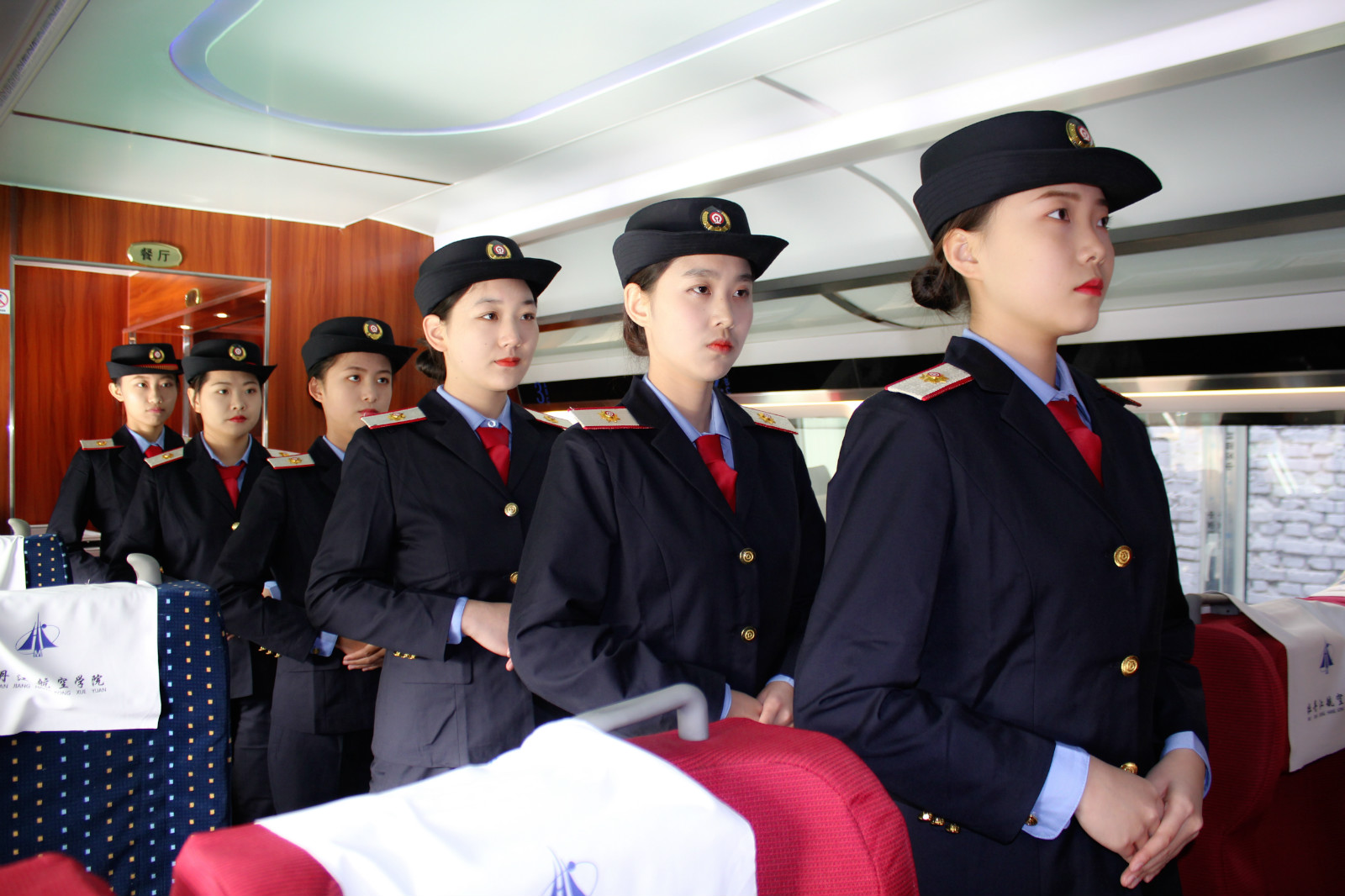 初中毕业读什么专业比较有前途呢,初中毕业学电竞专业有前途吗