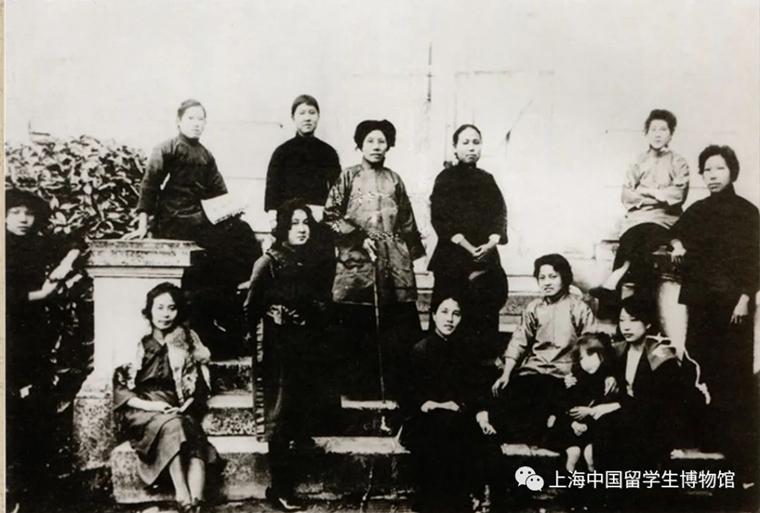 毕业季同学合影,14人一组毕业季照片