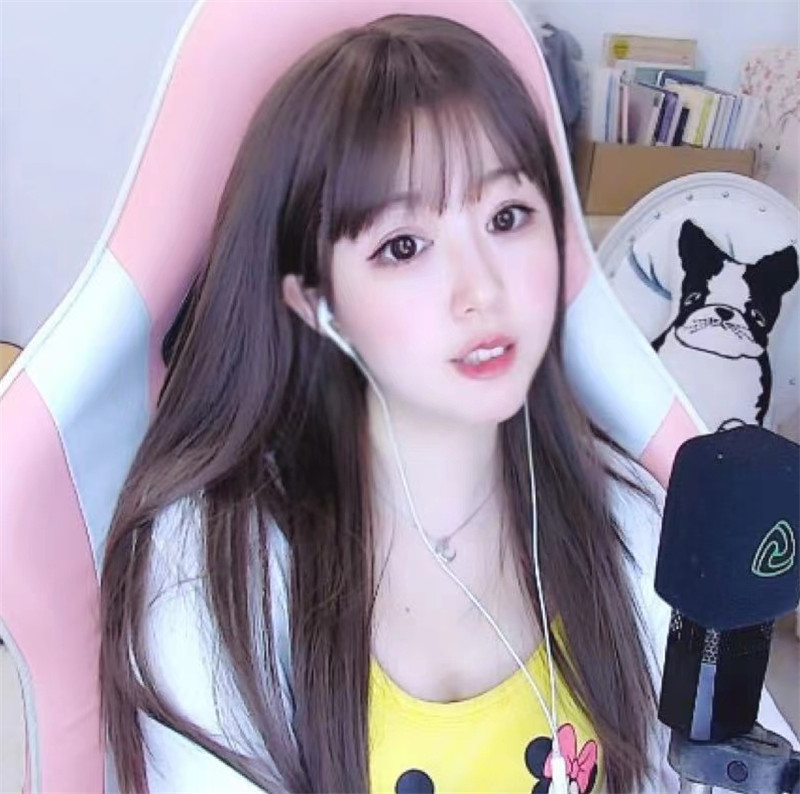 Rita“牛奶”袜上街被说土，路人却离不开眼！同为女神鹿早早绝了