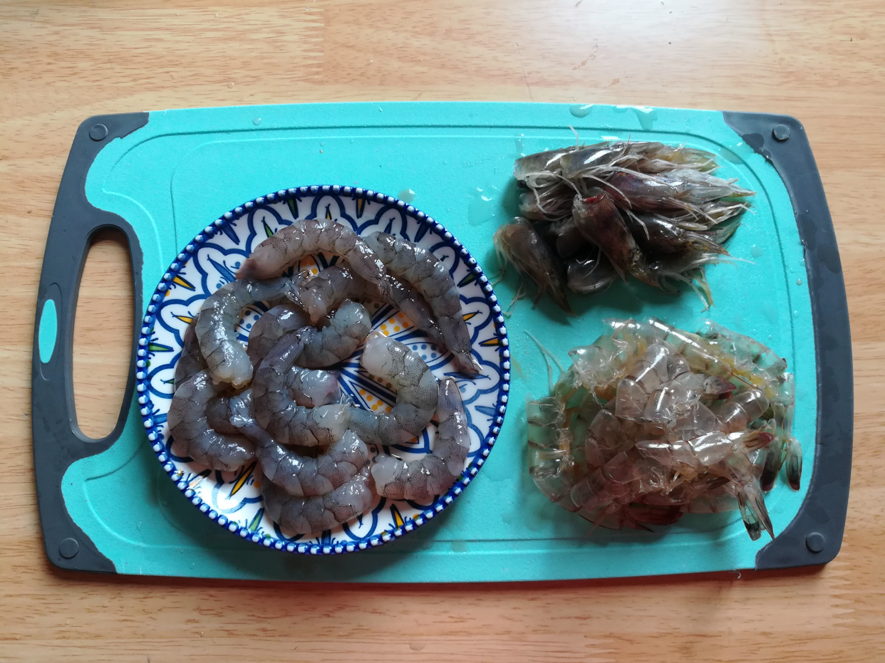 虾头里面的东西到底是膏还是粑粑,虾头里的是虾脑还是虾屎