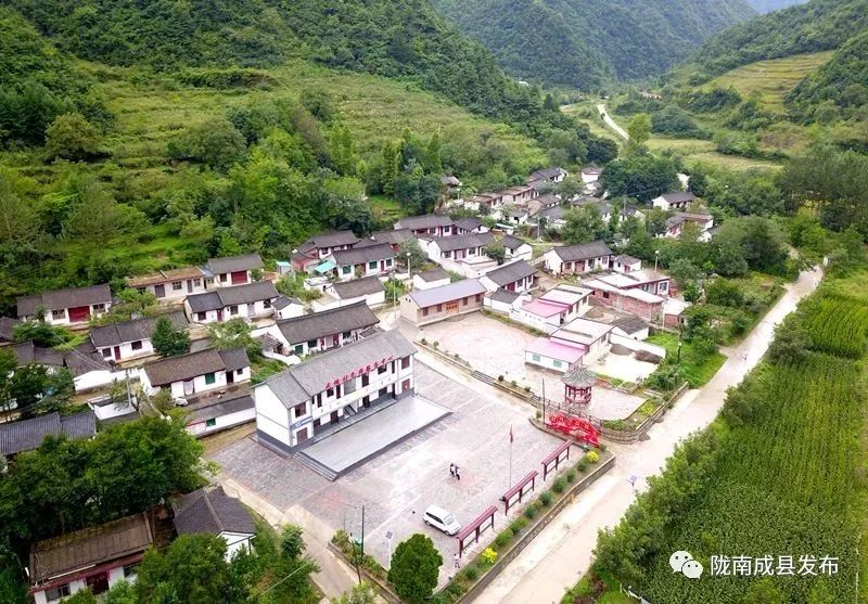 我叫成县，这是我2019年的自拍照~