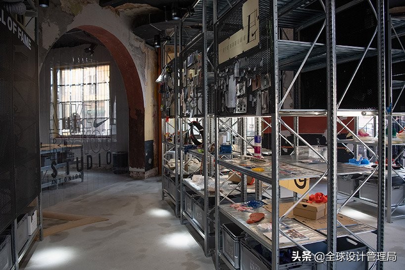 耐克设计师在米兰定制车间首次推出NikeAirMax