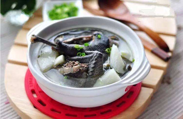 多囊月经不调宫寒的怎么食疗,宫寒下巴长痘痘怎么食疗调理