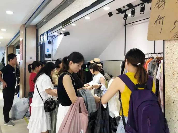 杭州四季青直播带货月入10万,杭州四季青批发女装直播间