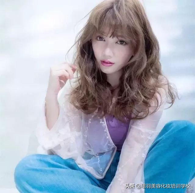 瘦长脸适合丸子头的发型,2021最洋气的减龄发型圆脸丸子头