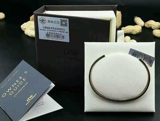 dw手表怎么样分辨真假视频,dw女士手表真假区别