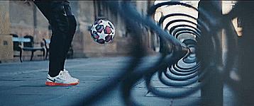 职业足球运动员教你如何颠球,足球教学颠球优质课