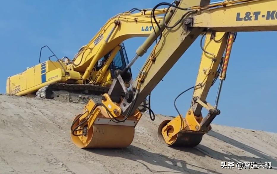 挖掘机滚筒夯实器安装视频,挖掘机振动夯能做到多少压实度