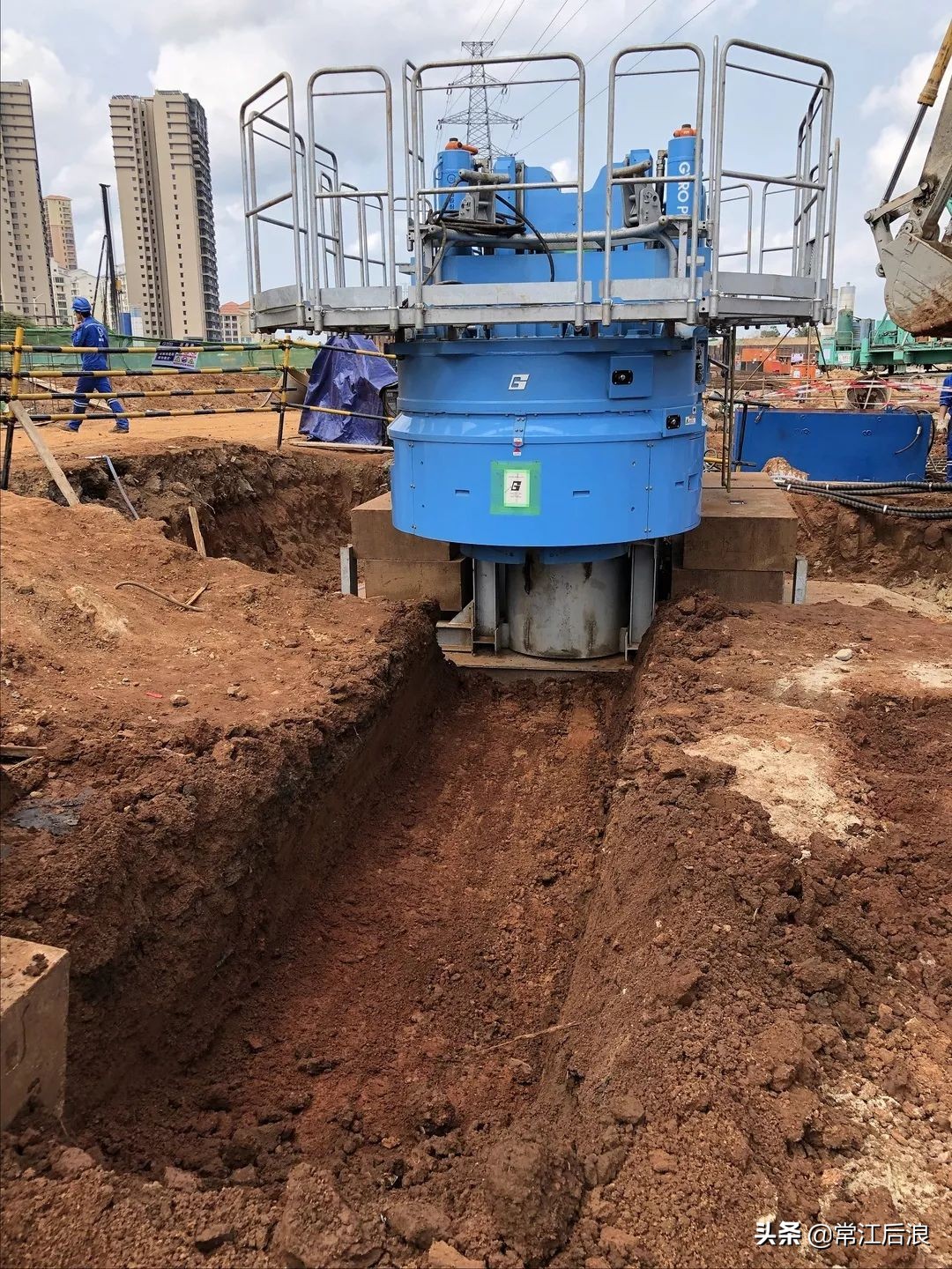 钢管静压桩机,技研静压植桩机植入工法