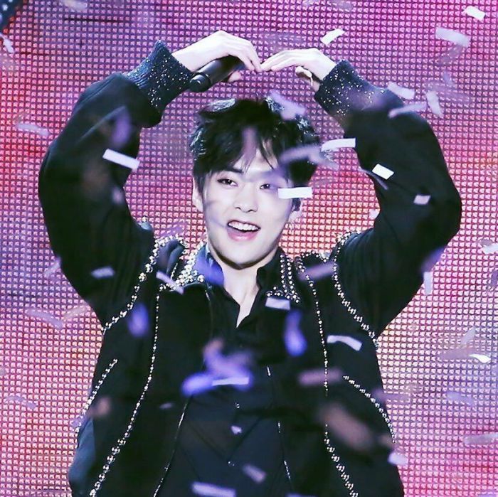 金珉锡参加综艺发的照片,金珉锡在exo是什么担当