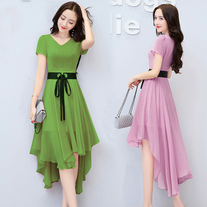 若人手持花枝，颤颤然，他人莫可学也。雪纺连衣裙，超仙的哦