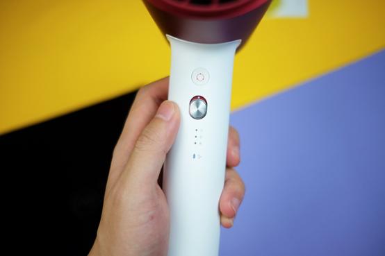 头发风一吹毛躁干枯怎么处理,头发干枯毛躁和吹风机有关吗