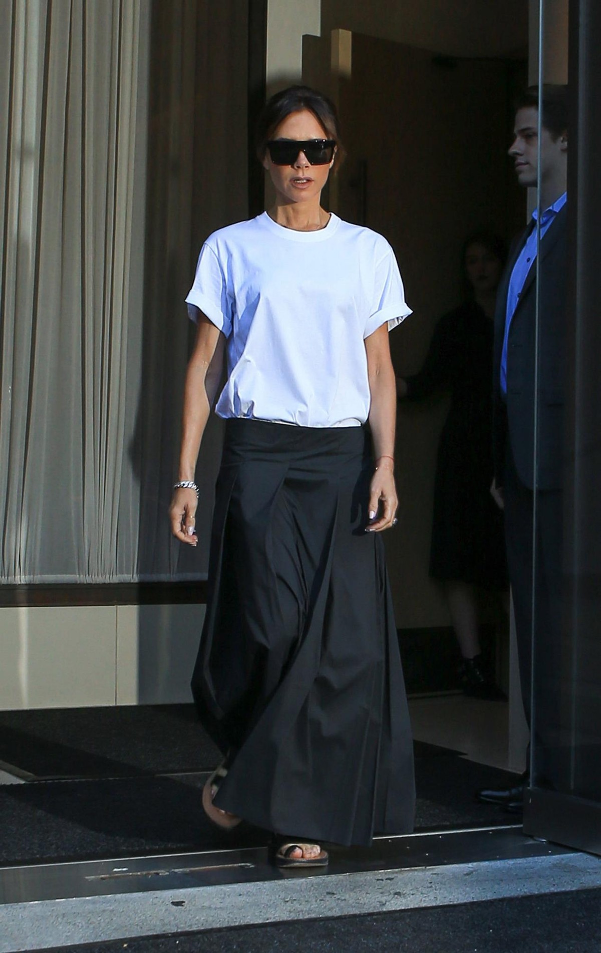 别人穿白T也时髦，为何自己穿像“睡衣”？这些搭配细节很重要