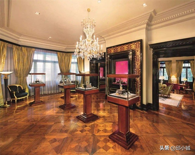 尴尬了!张馨予竟然送给男友一块假的“百达翡丽”