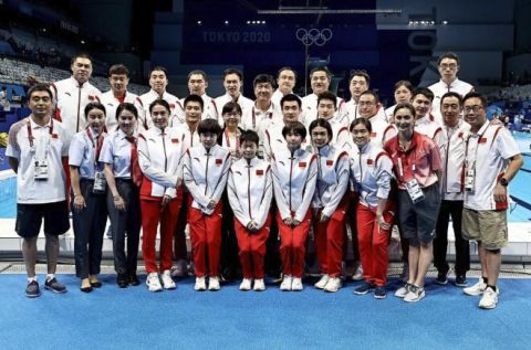 吴敏霞怎么开始跳水的,跳水女皇吴敏霞全家福