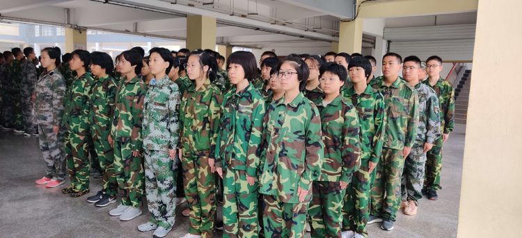 短暂而漫长的军训,军训进行时新生军训纪实全程高燃