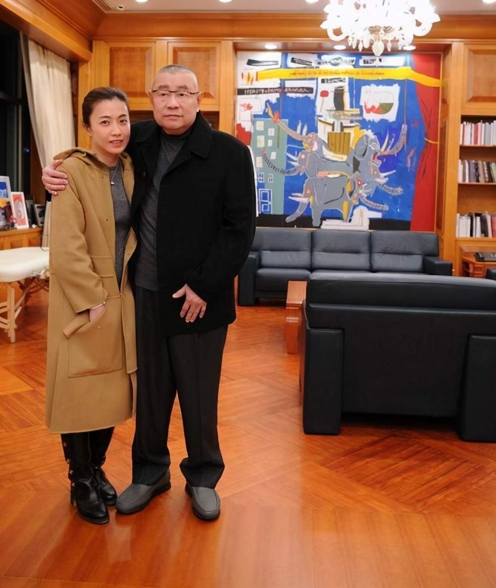 刘銮雄甘比一家公开亮相,刘銮雄甘比合体照