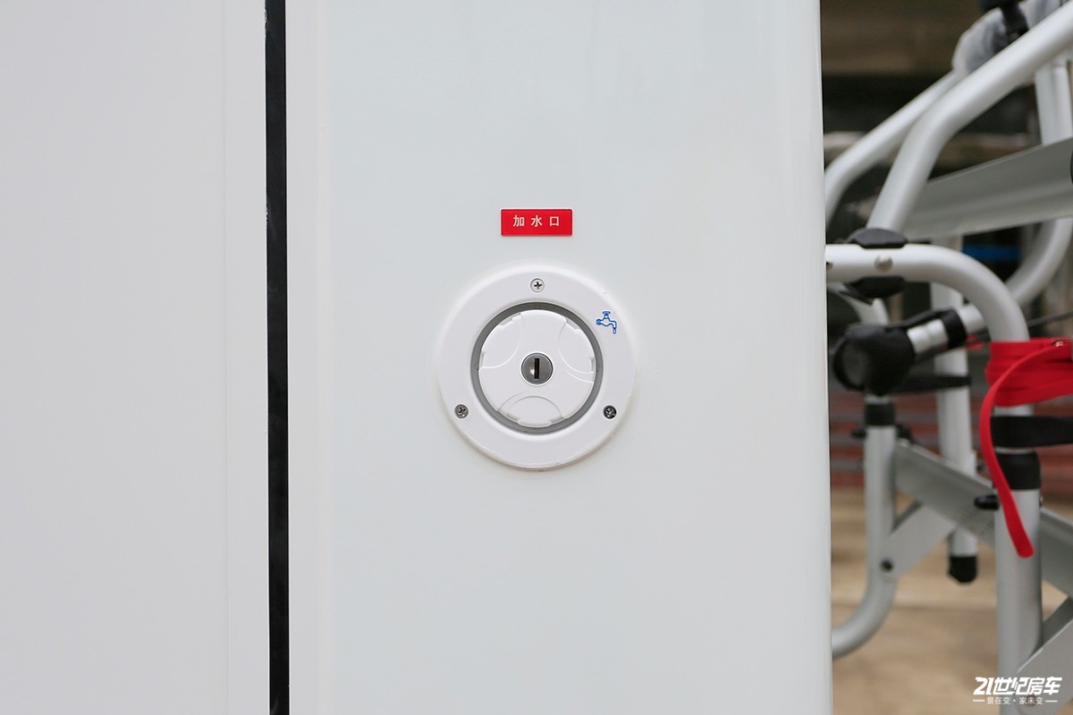 新飞轻卡h300房车价格是多少,新飞轻卡房车h300驾驶感受