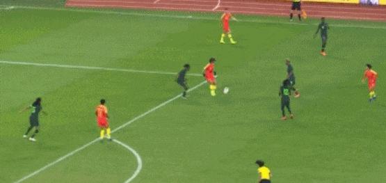 女足王霜的停球是什么水平,王霜超远射门视频