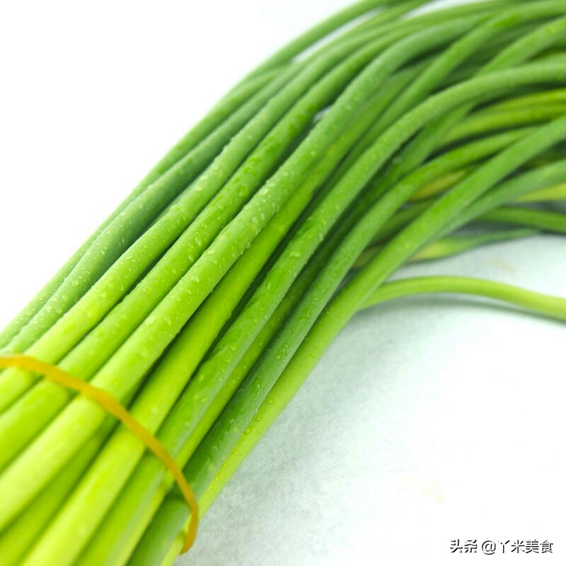 蒜苔炒肉很多人都错了,蒜苔炒了脆脆的是熟了吗