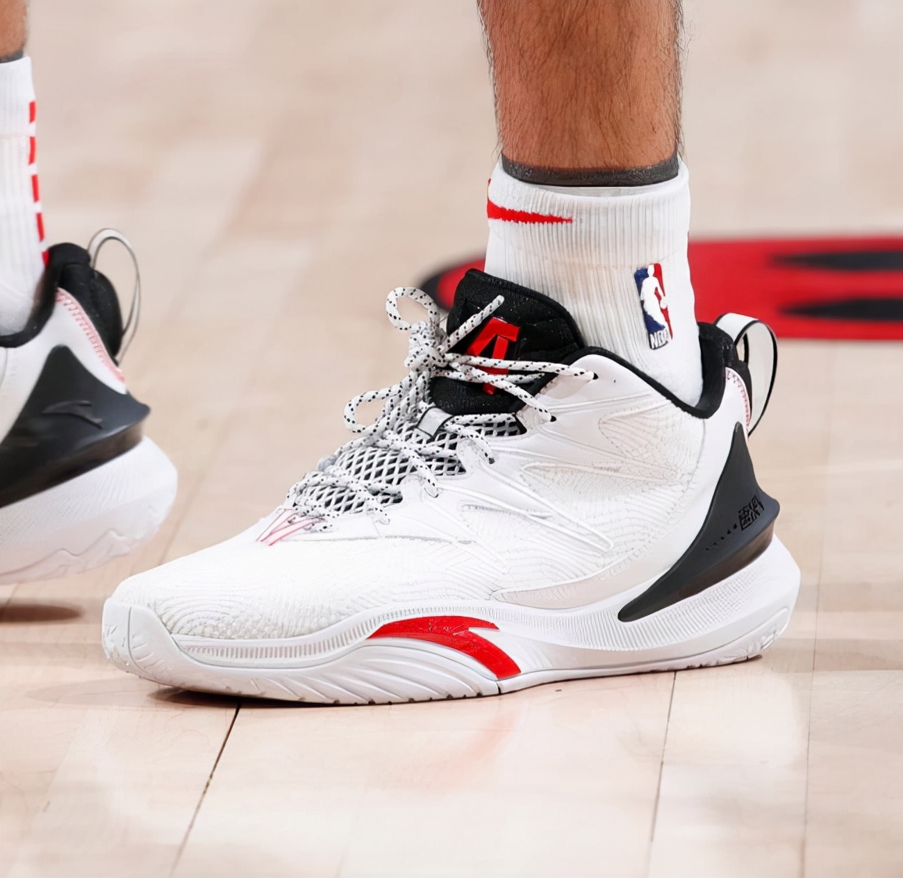 安踏海沃德七龙珠配色,海沃德3安踏